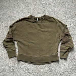Fabletics Olive Green Pearl Cargo Sweatshirt Utility Gorpcore Athletic Size XS